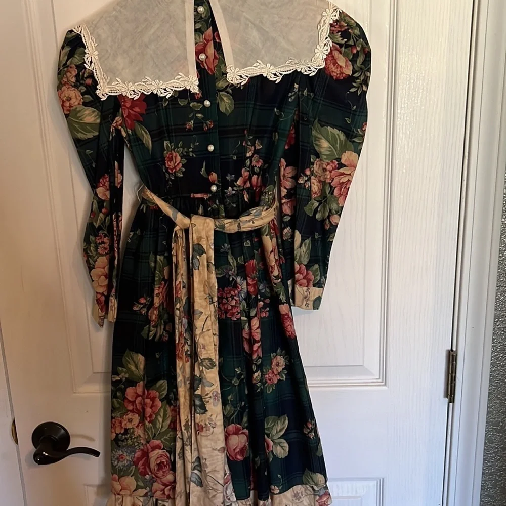 Jinelle girls vintage holiday dress . Lace collar ruffle sash sz8